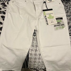 D. Jeans whiye high waist capri